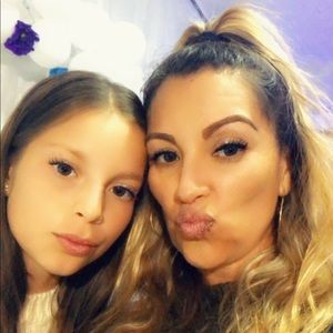 Meet your Posher, Yaneth